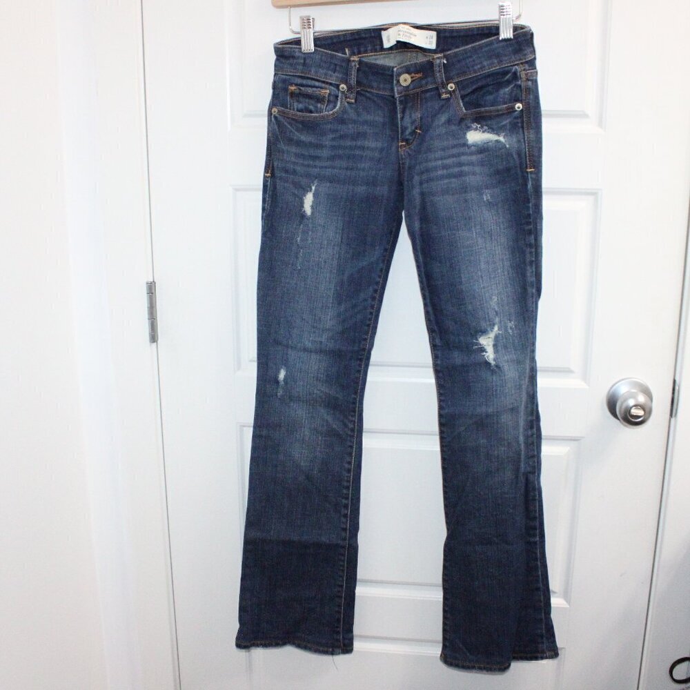 3/$30 Abercrombie & Fitch Low Rise Bootcut Size 24 Distressed
